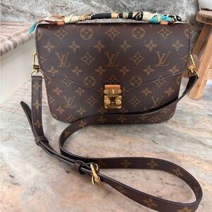 Louis Vuitton Pochette Métis